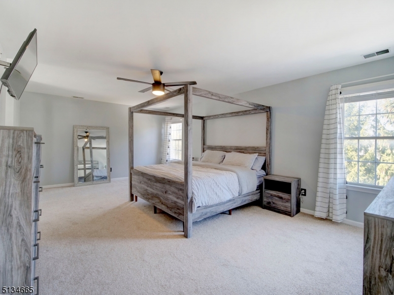 POETS PEAK - Residential