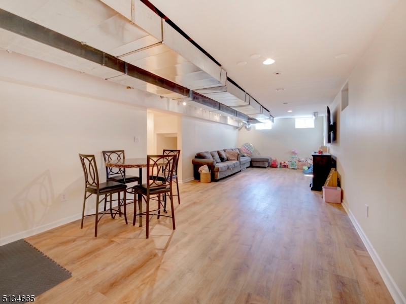 POETS PEAK - Residential