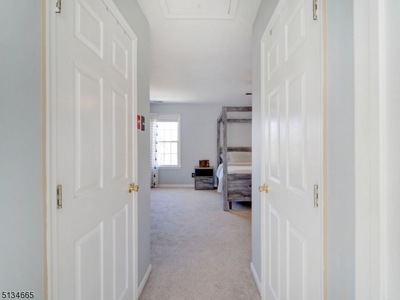 POETS PEAK - Residential