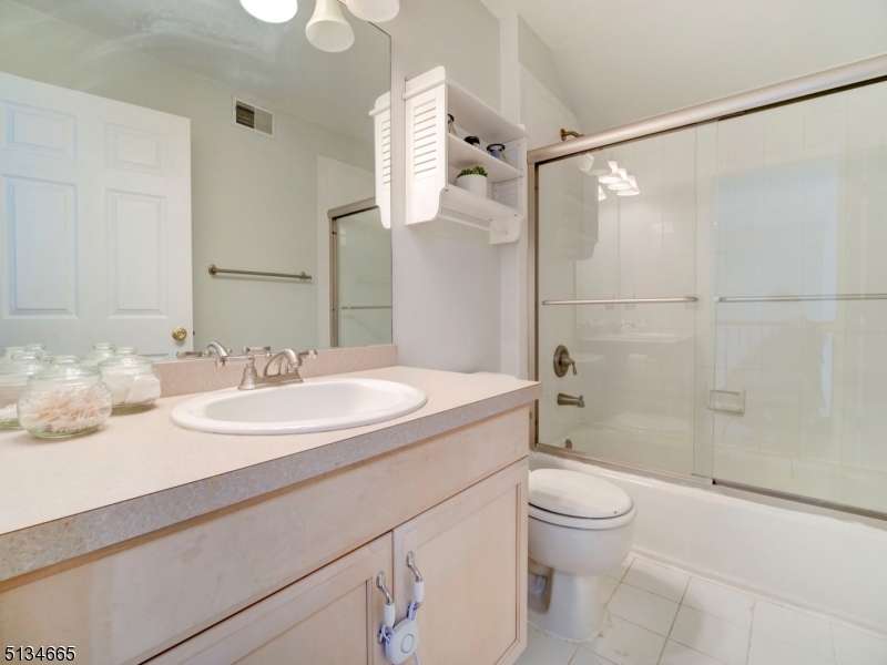 POETS PEAK - Residential