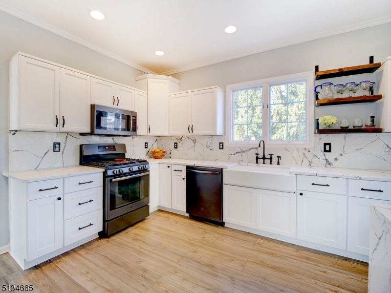 POETS PEAK - Residential