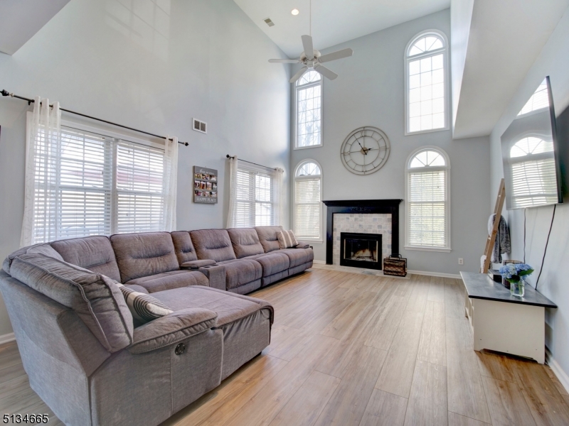POETS PEAK - Residential