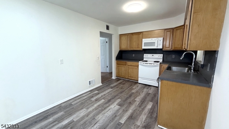 WHITE MEADOW LAKE - Residential