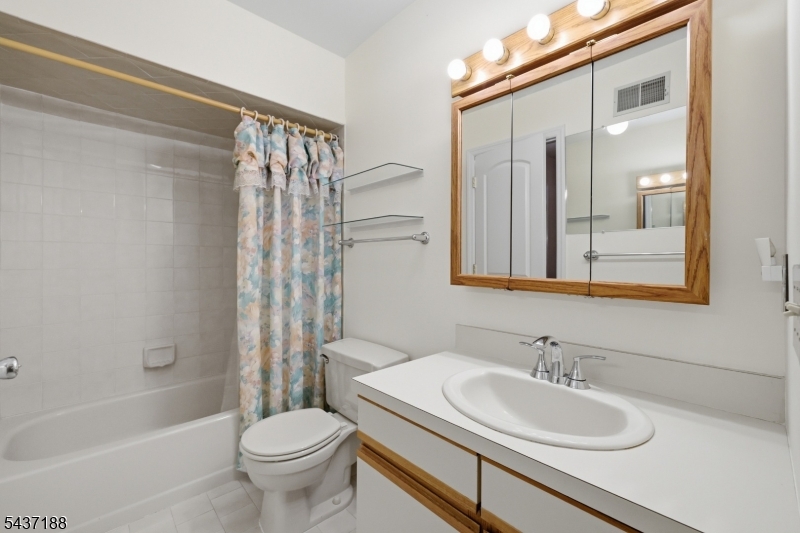 HAMPTON COMMONS - Residential