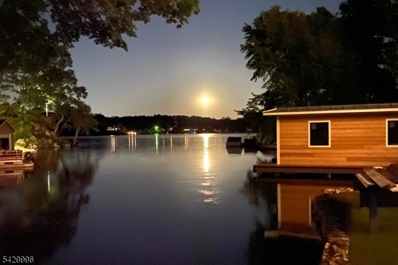 Lake Hopatcong lake front - Residential