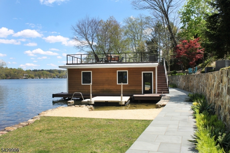Lake Hopatcong lake front - Residential