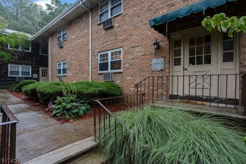 Oak Court - Residential