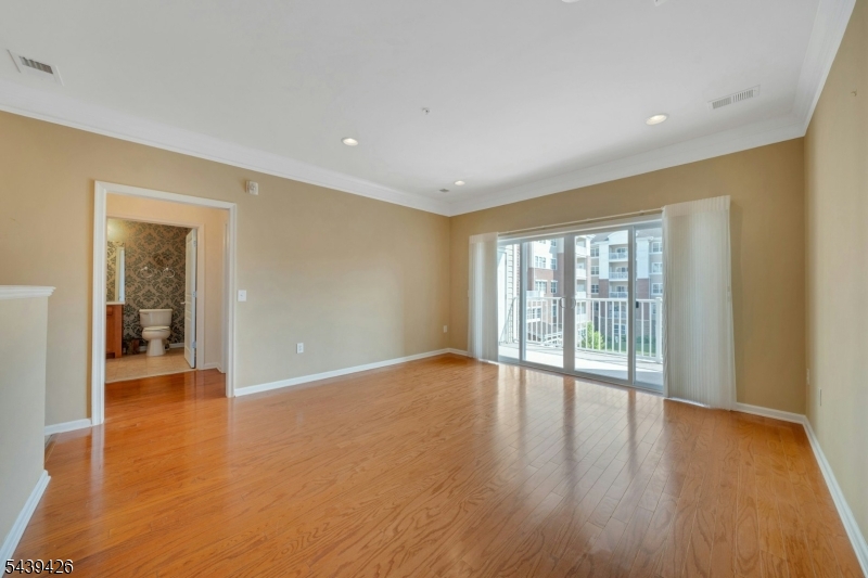 Condo/Coop/Townhouse - Residential