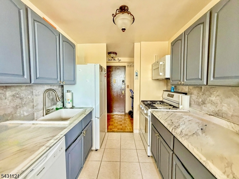 1225 JOHN F. KENNEDY - Residential