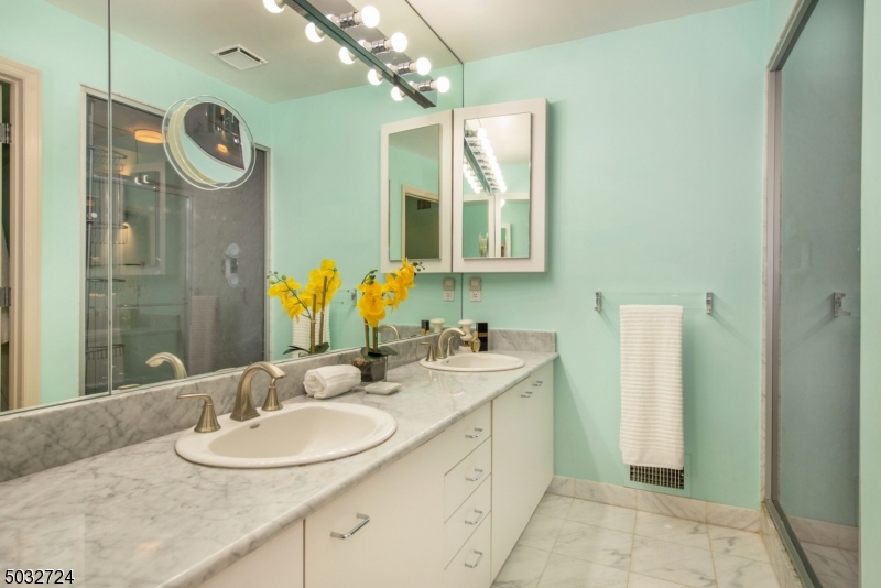 Oak Trail Condominium - Residential