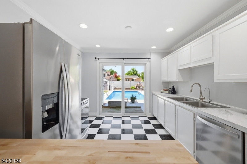 By Lincoln School - Residential