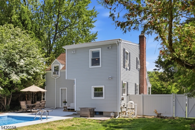 By Lincoln School - Residential