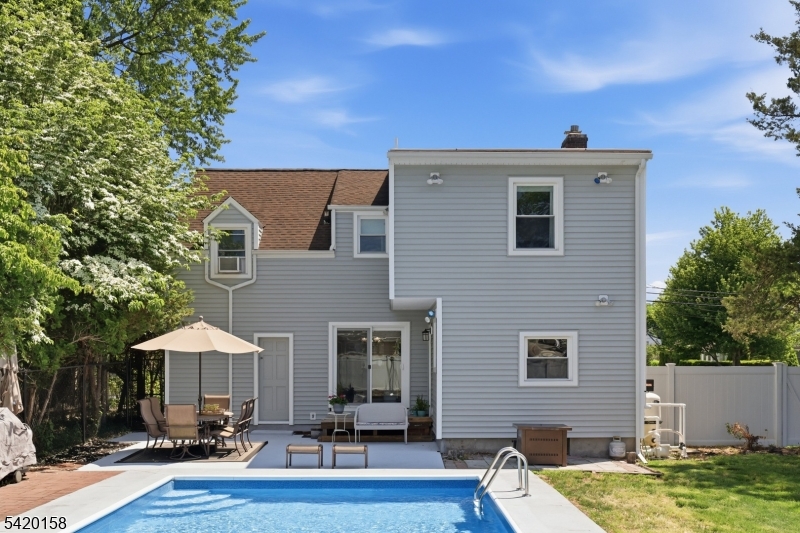 By Lincoln School - Residential