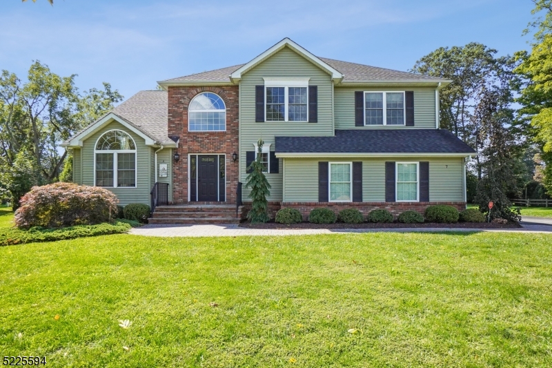 Perfect opportunity to live in the Seneca Hills section on a cul-de-sac street that backs up to farmland. This 4 bedroom, 2 1/2 bath colonial is not to be missed. Through loving care and thoughtful updates this home is truly ready to move into and enjoy. Convenient for shopping and easy access to major highways.
