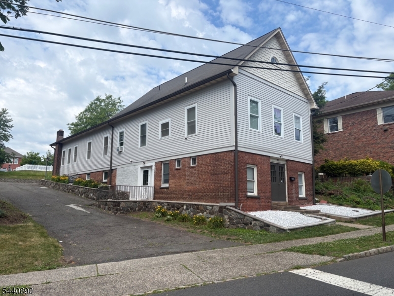 UNBELIEVABLE: FIRST-FLOOR 2-BEDROOM, 1-BATH APARTMENT IN DESIRABLE STIRLING, CONVENIENTLY LOCATED DIRECTLY ACROSS FROM THE TRAIN STATION. THIS WELL-MAINTAINED UNIT FEATURES TWO SPACIOUS BEDROOMS, A RECENTLY REMODELED BATHROOM, A LARGE COMBINED LIVING AND DINING AREA, AND AN UPDATED KITCHEN WITH STAINLESS STEEL APPLIANCES. ENJOY THE CONVENIENCE OF AN IN-UNIT LAUNDRY ROOM AND CENTRAL AIR CONDITIONING. MOVE-IN READY AND AVAILABLE IMMEDIATELY!