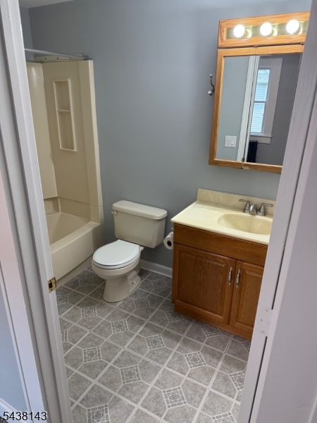 Welcome home to this fully renovated 2BR/1BA second floor apartment within walking distance of downtown. Apartment features in unit laundry room with washer and dryer, enclosed 3 season front porch and other amenities.1.5 month security deposit, tenant screening report, renters insurance are required.Owner is a licensed Realtor