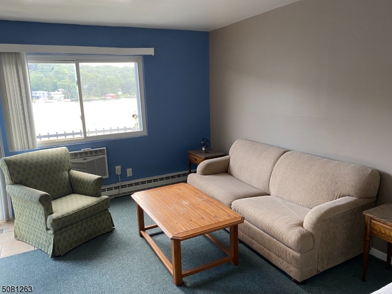 LAKEFRONT - Residential Lease
