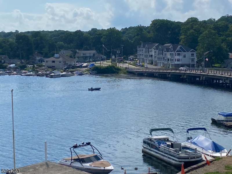 LAKEFRONT - Residential Lease