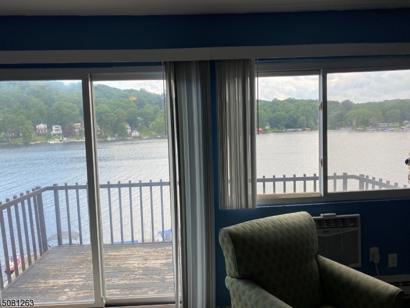 LAKEFRONT - Residential Lease