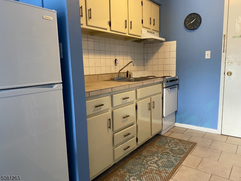 LAKEFRONT - Residential Lease