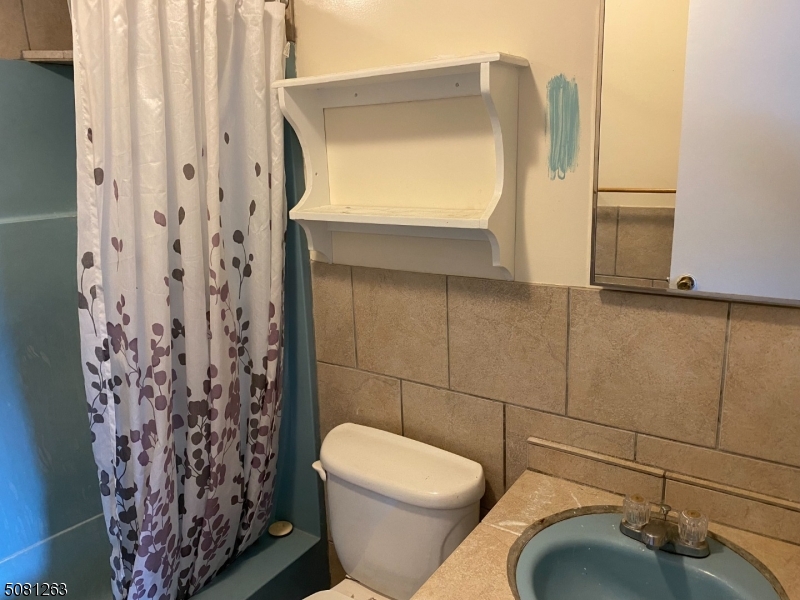 LAKEFRONT - Residential Lease