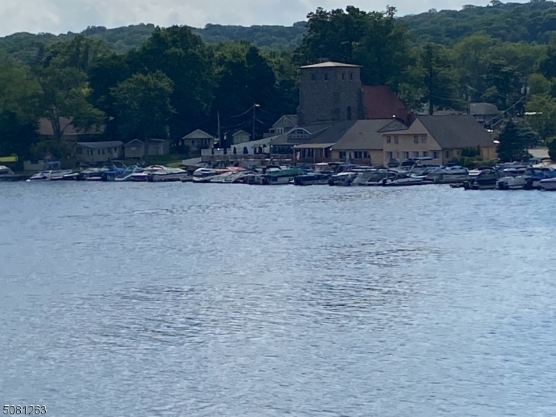 LAKEFRONT - Residential Lease