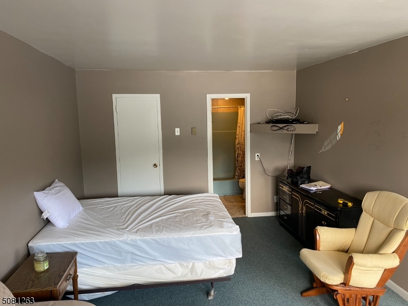 LAKEFRONT - Residential Lease