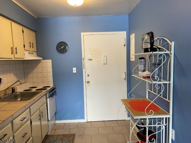 LAKEFRONT - Residential Lease