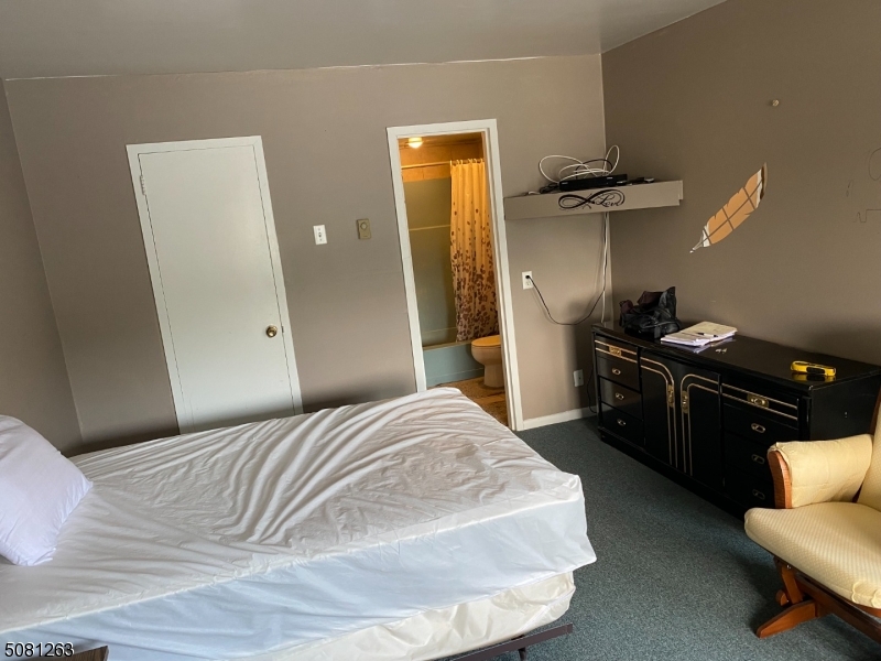 LAKEFRONT - Residential Lease