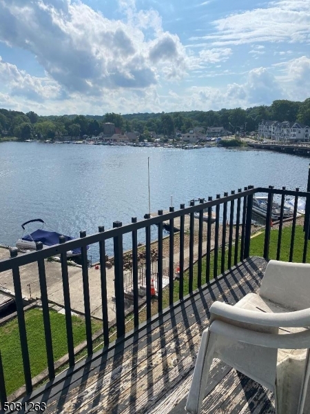 LAKEFRONT - Residential Lease