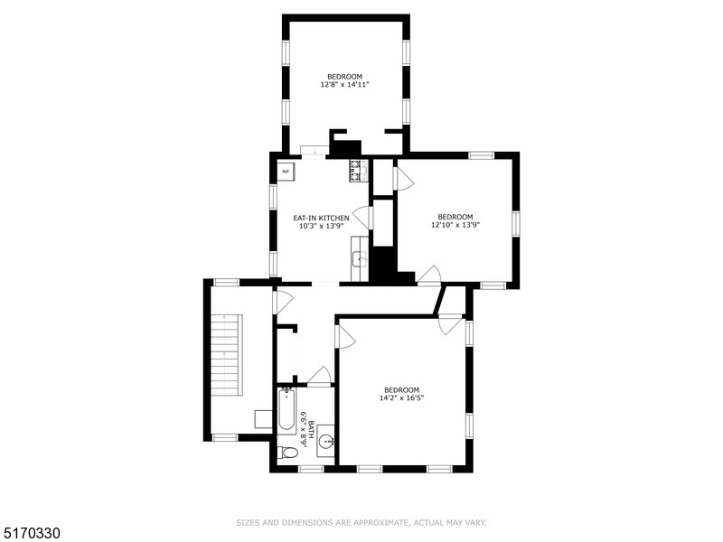Main image without alt text