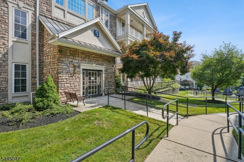 The Four Seasons - Residential