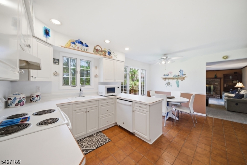Colonial Oaks - Residential