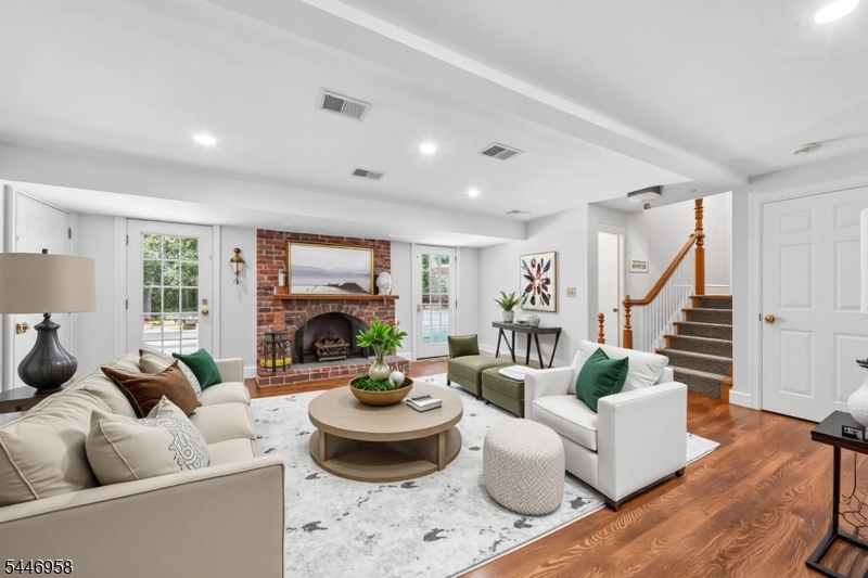 COLLINS - Residential