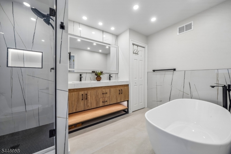 COLLINS - Residential