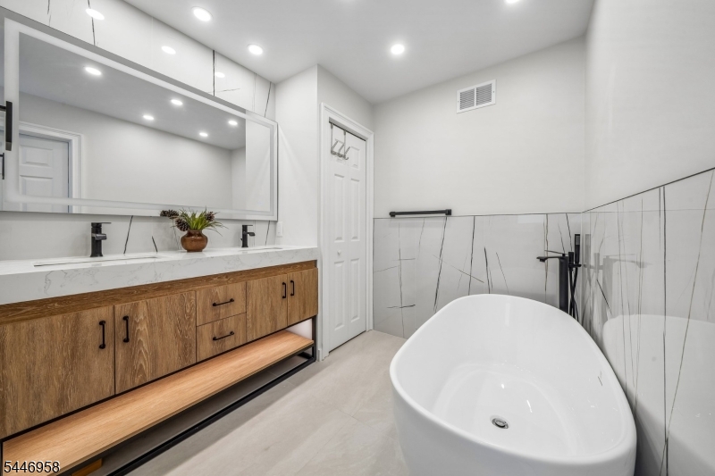 COLLINS - Residential