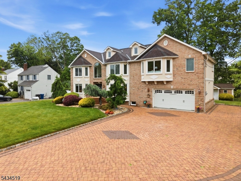 HILLCREST - Residential