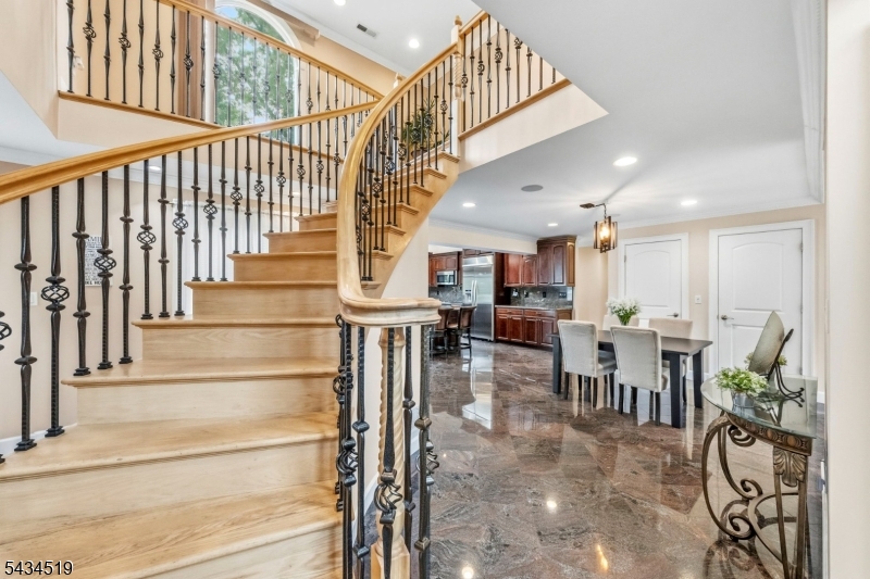 HILLCREST - Residential
