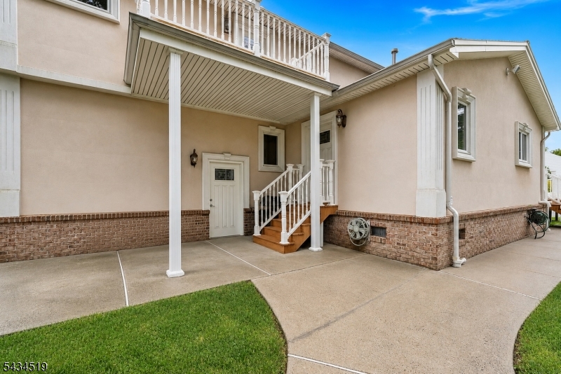 HILLCREST - Residential