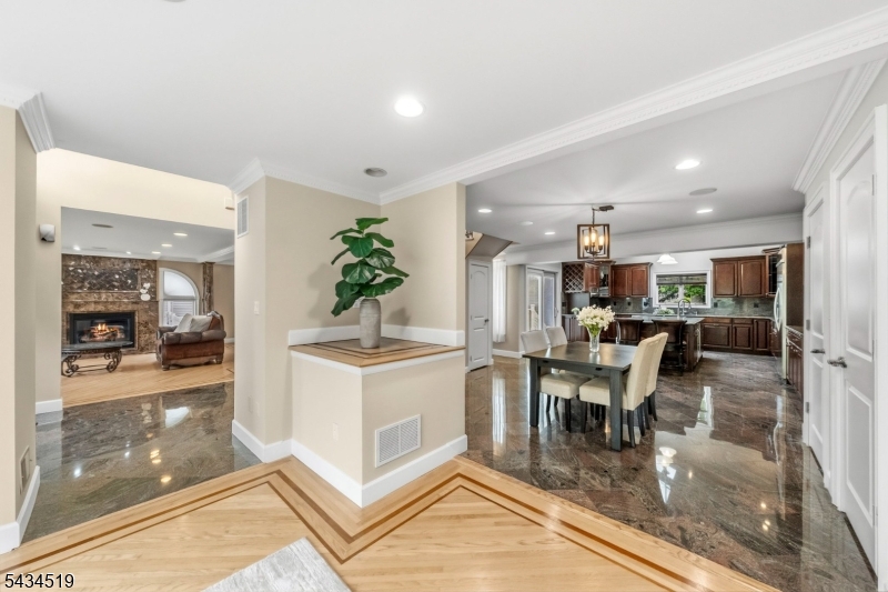 HILLCREST - Residential