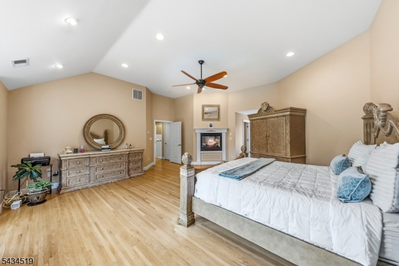 HILLCREST - Residential