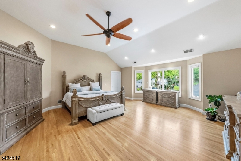 HILLCREST - Residential