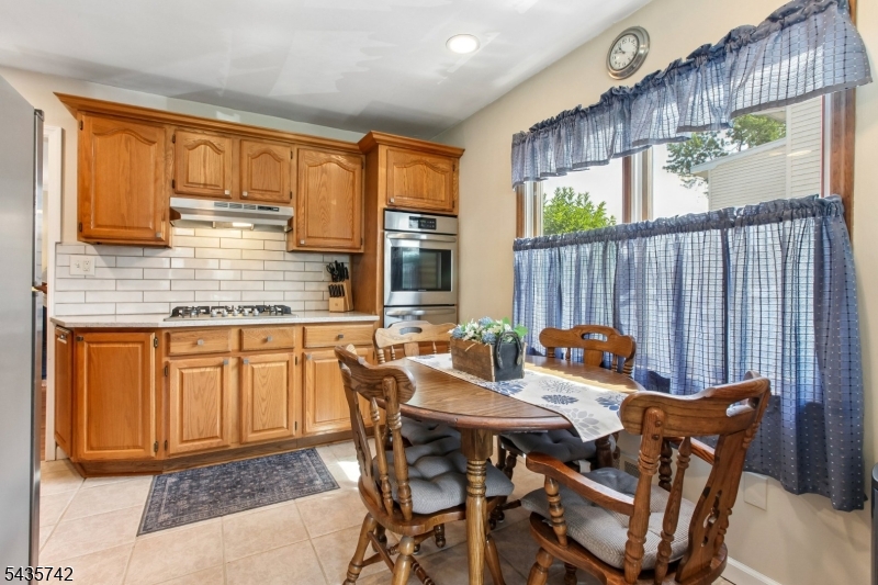 Lincoln Mannor - Residential