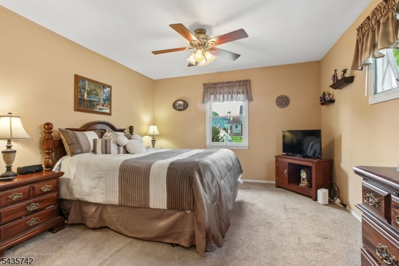 Lincoln Mannor - Residential
