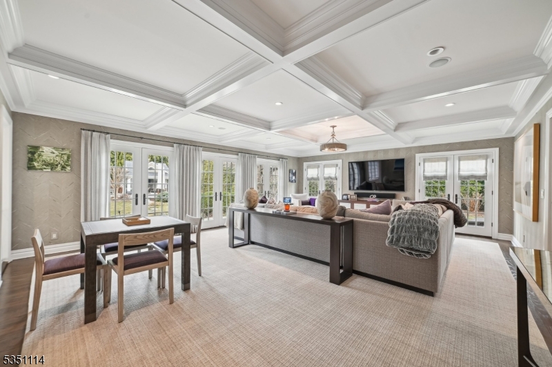 CRESCENT / GLENWOOD - Residential