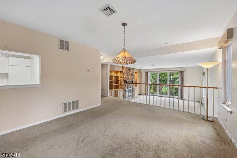 Courts at Glenpointe - Residential