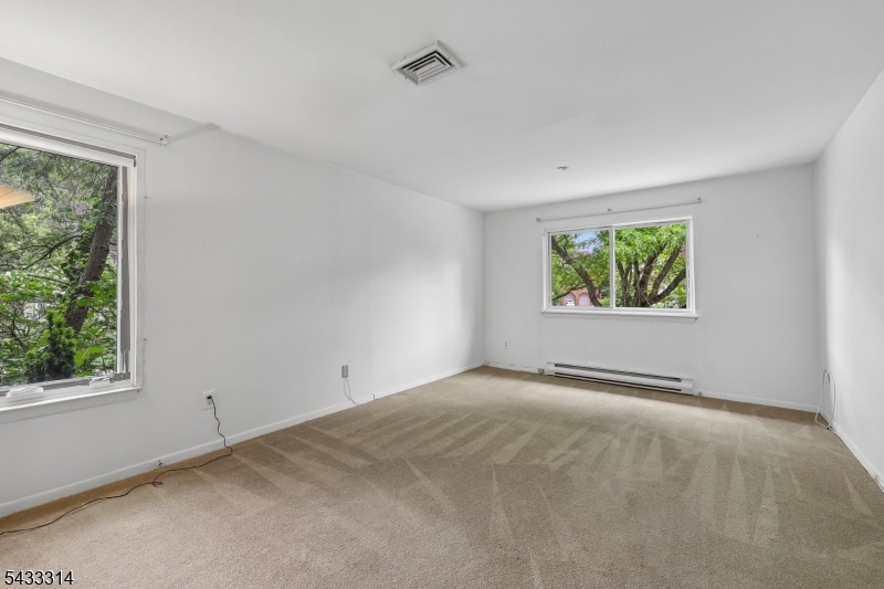 Courts at Glenpointe - Residential