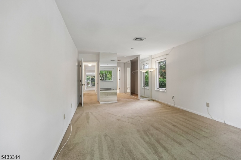 Courts at Glenpointe - Residential