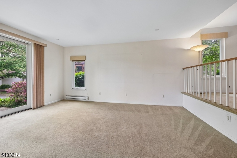 Courts at Glenpointe - Residential