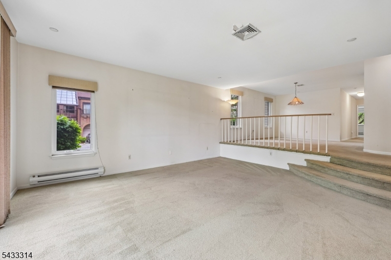 Courts at Glenpointe - Residential